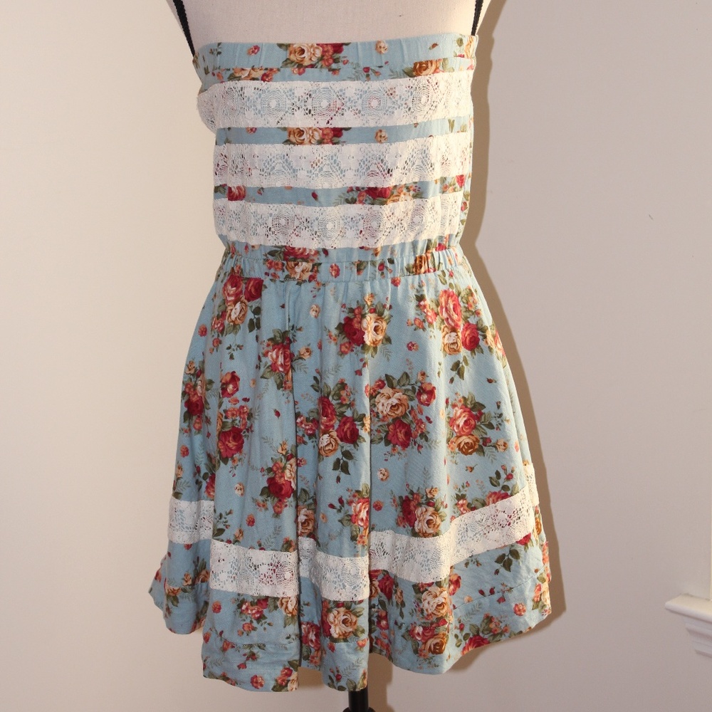 Lucca Couture, strapless lace floral patterned dress ....... C2